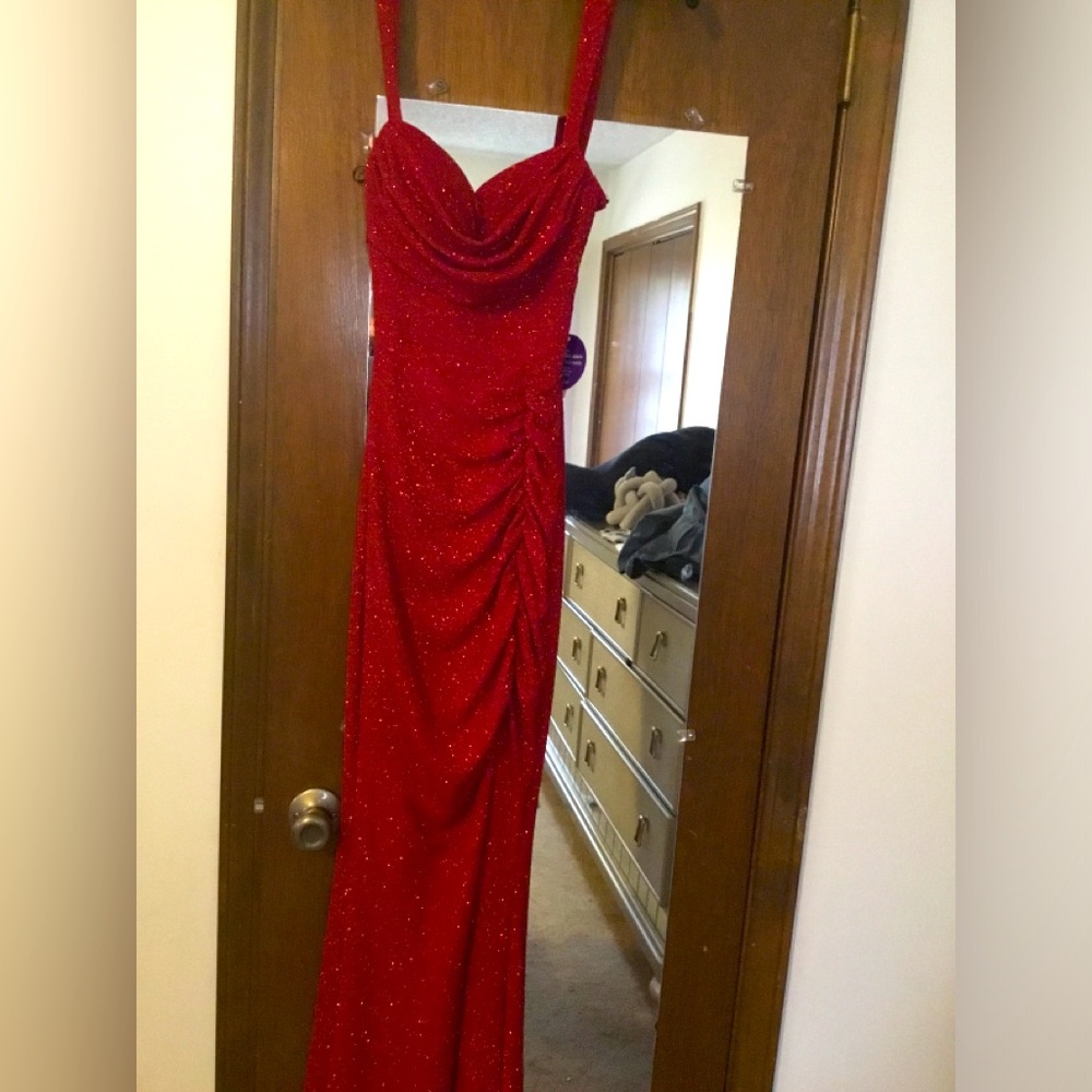 SPARKLING SPECIAL OCCASION RED DRESS WITH SLIT ( NEVER WORN )